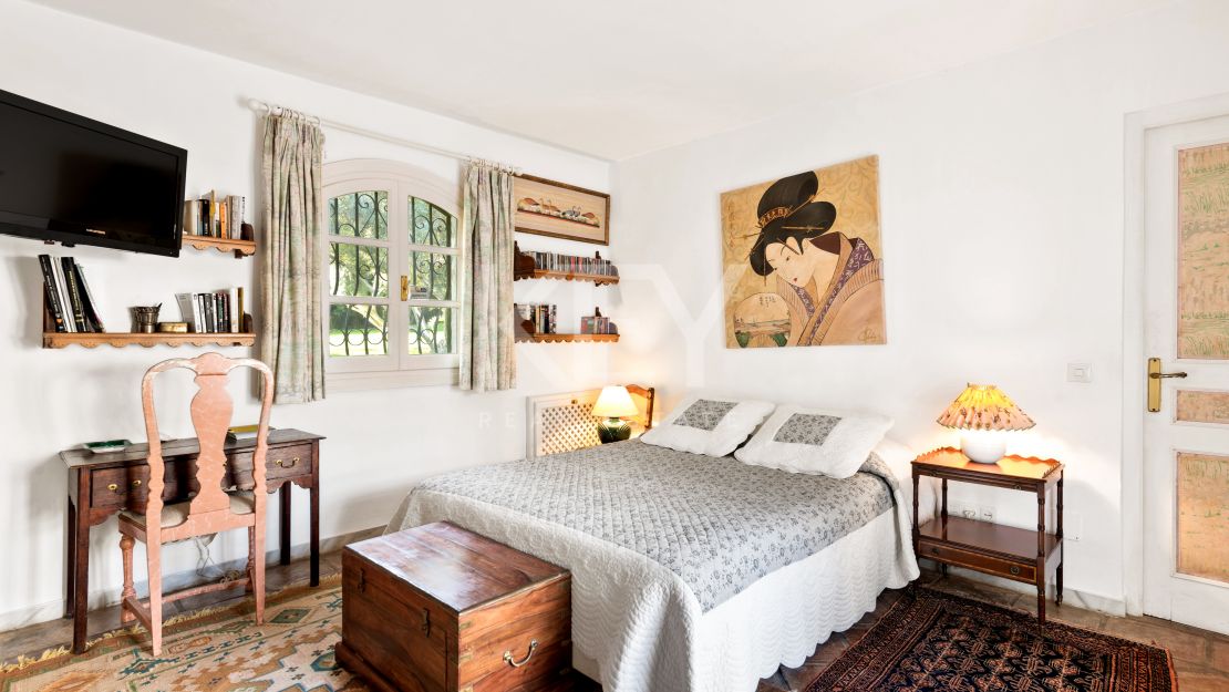 Charming Andalusian cortijo with lakeside views in Benahavís