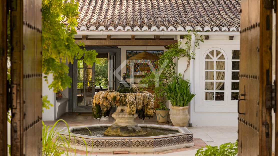 Charming Andalusian cortijo with lakeside views in Benahavís