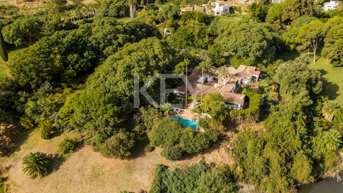 Charming Andalusian cortijo with lakeside views in Benahavís