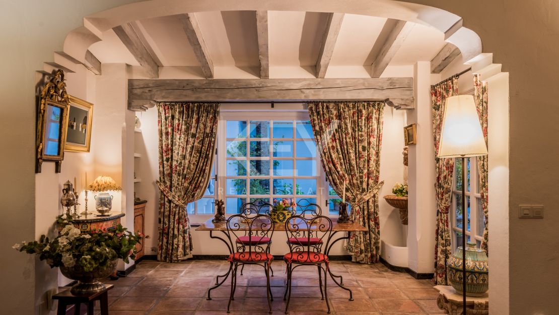 Charming Andalusian cortijo with lakeside views in Benahavís