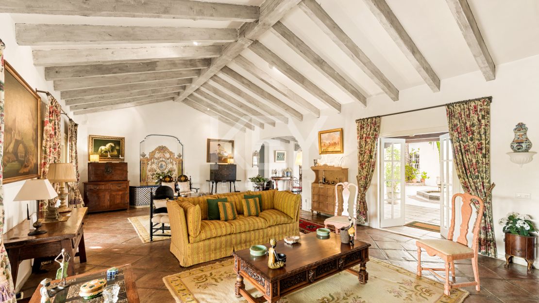 Charming Andalusian cortijo with lakeside views in Benahavís