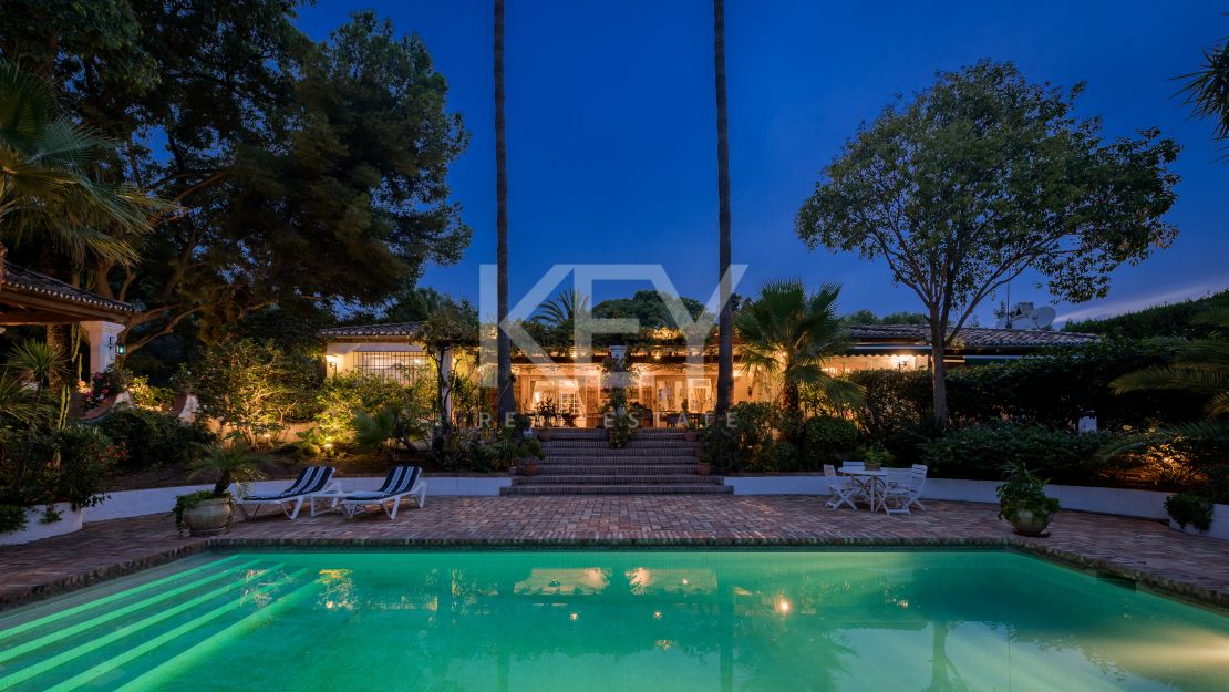 Charming Andalusian cortijo with lakeside views in Benahavís