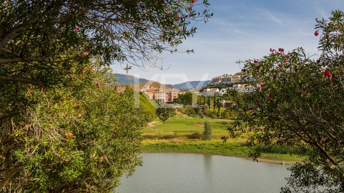 Charming Andalusian cortijo with lakeside views in Benahavís