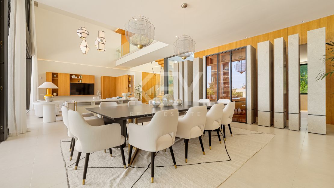Villa contemporánea con grandes espacios y arquitectura destacada en Guadalmina Alta