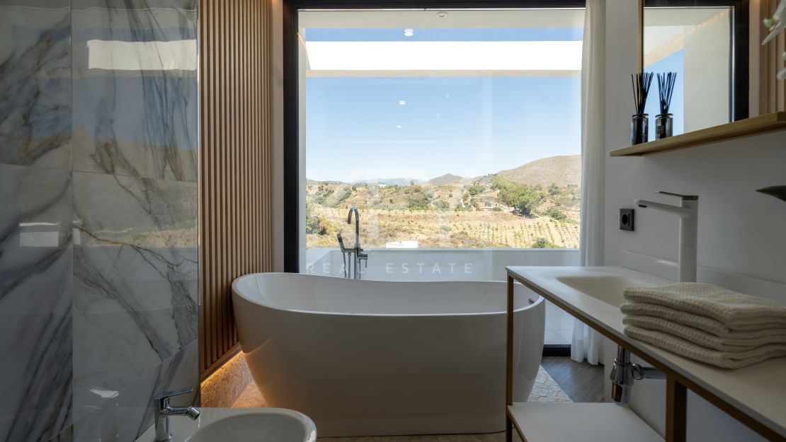 Luxury villa close to golf in La Cala Golf, Mijas Costa