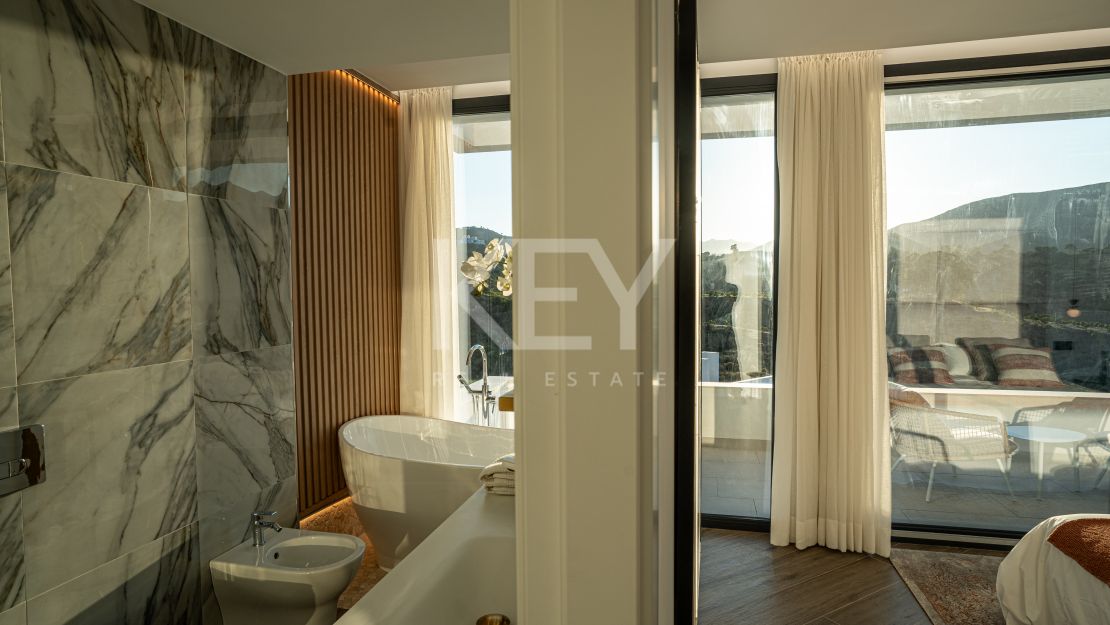 Luxury villa close to golf in La Cala Golf, Mijas Costa