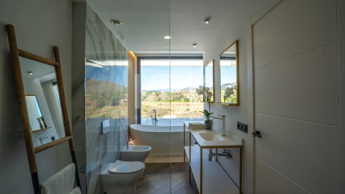 Luxury villa close to golf in La Cala Golf, Mijas Costa