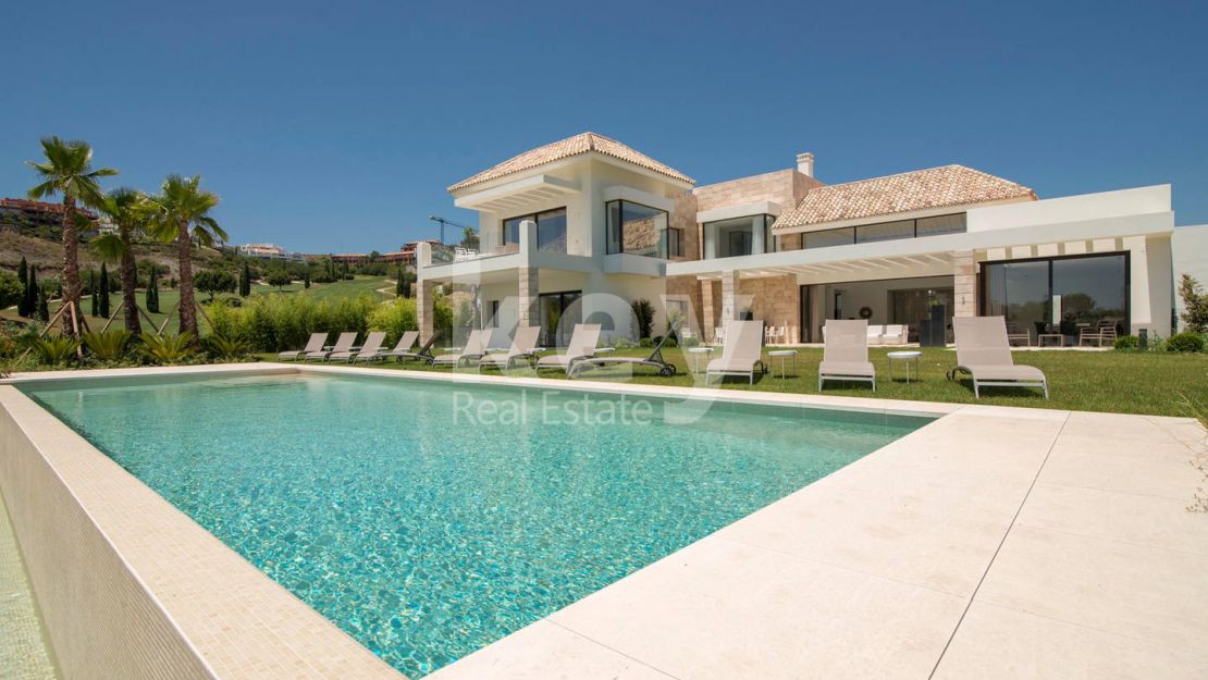 Villa Delight: luxury villa for holiday rentals in Los Flamingos Golf, Benahavis 
