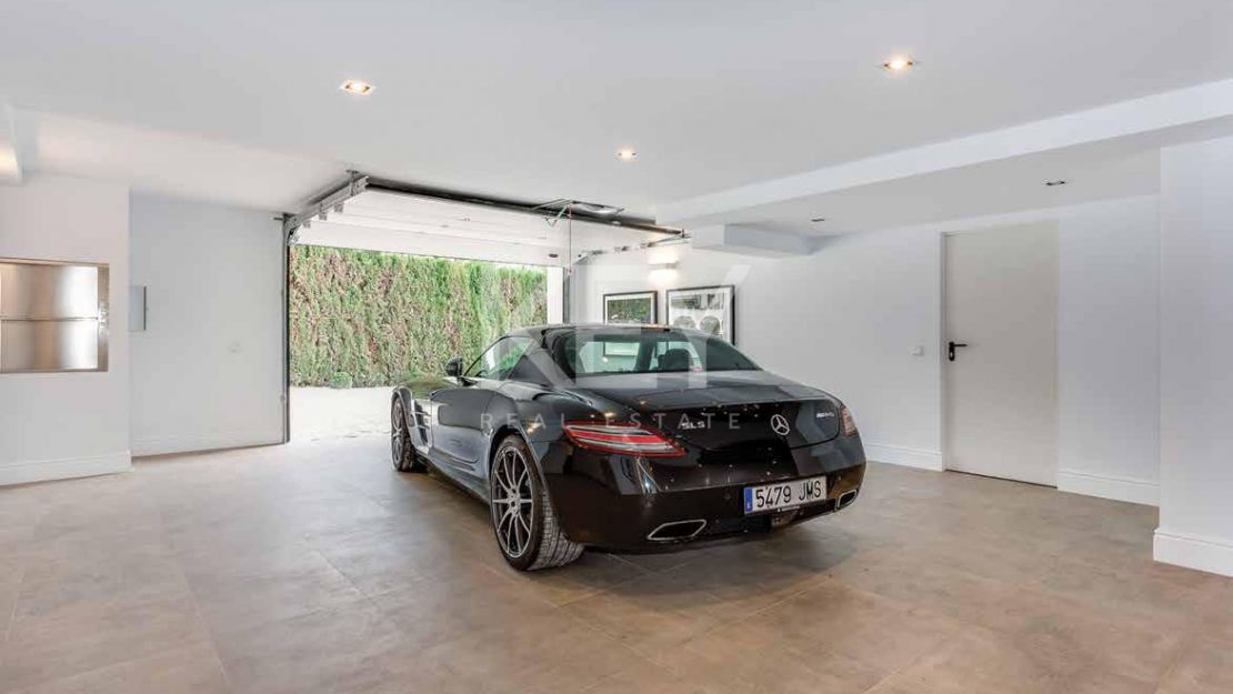 Luxury villa with a a sea view situated in Sierra Blanca, Marbella