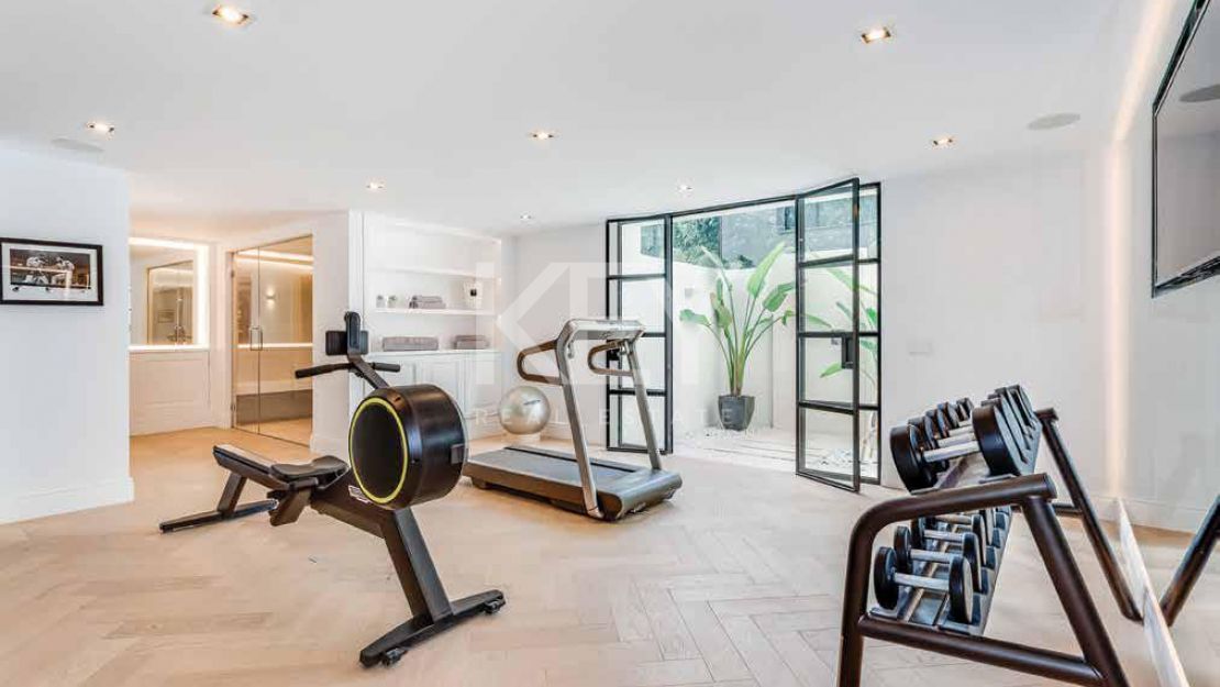 Luxury villa with a a sea view situated in Sierra Blanca, Marbella