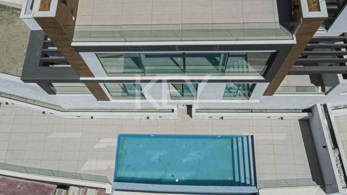 Современный дом с панорамным видом на море в Бенахависе