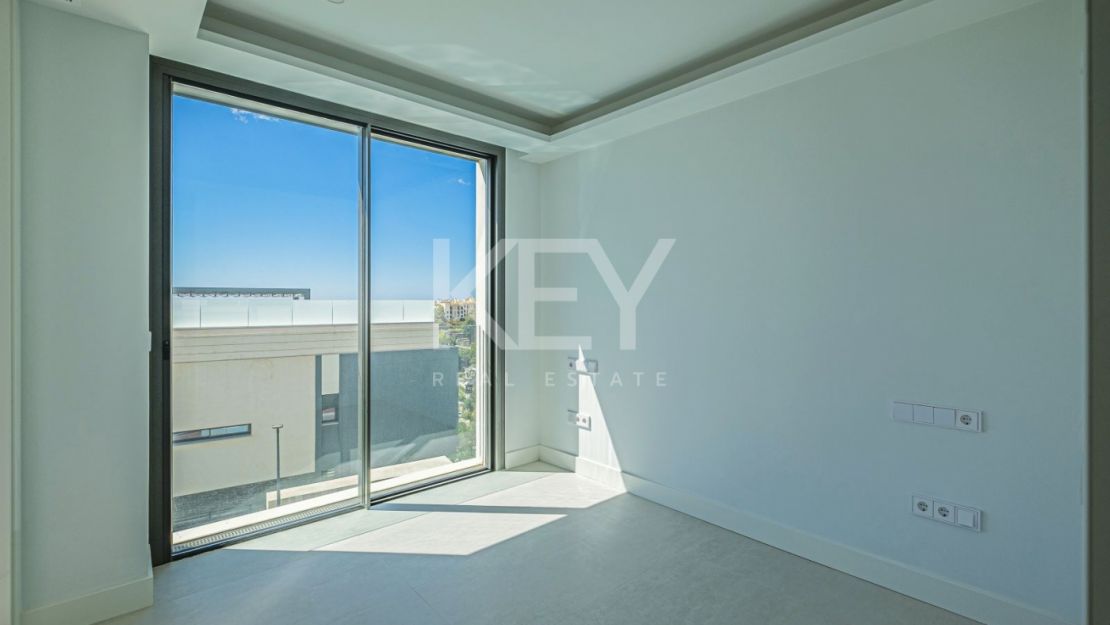 Современный дом с панорамным видом на море в Бенахависе