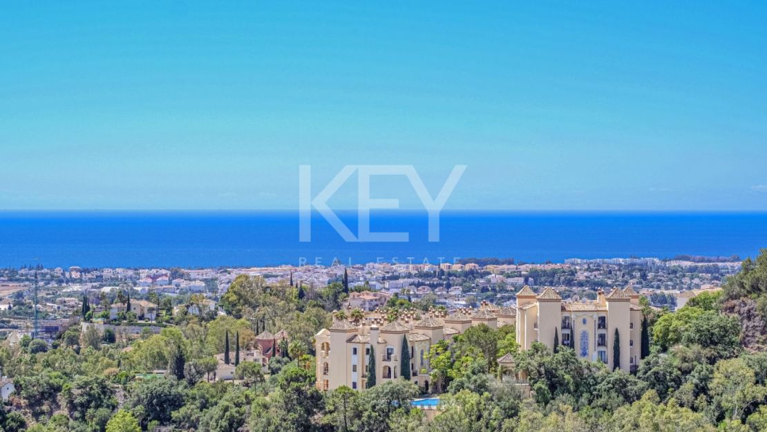 Современный дом с панорамным видом на море в Бенахависе