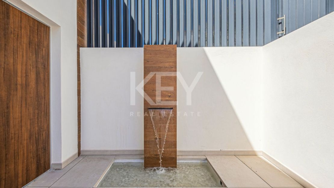 Современный дом с панорамным видом на море в Бенахависе