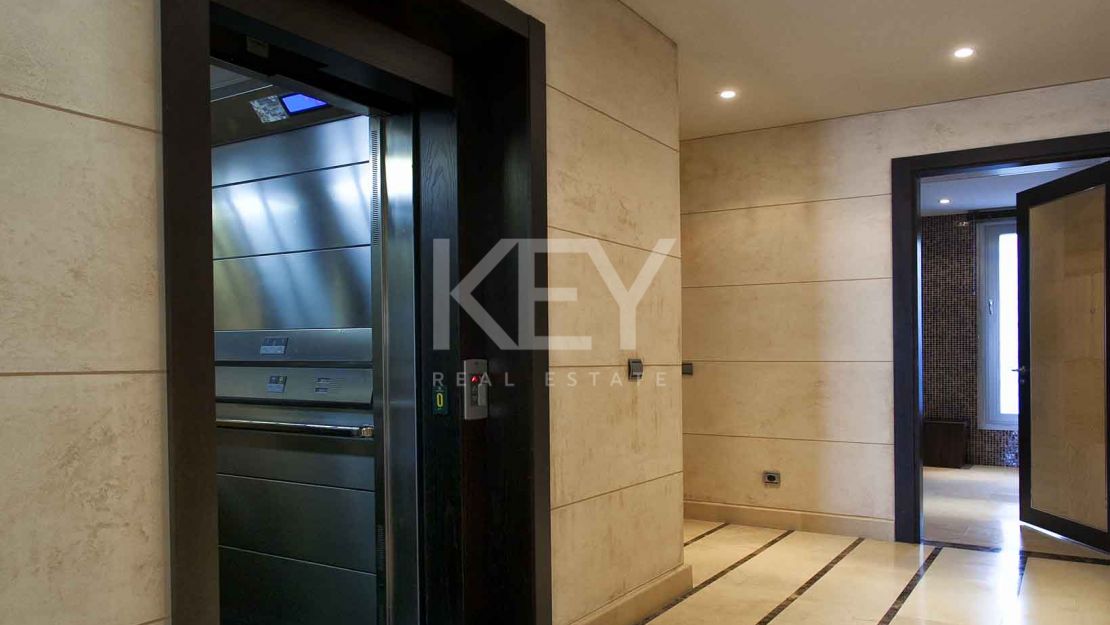 Великолепная вилла с панорамным видом на море на продажу, Марбелья Золотая Миля