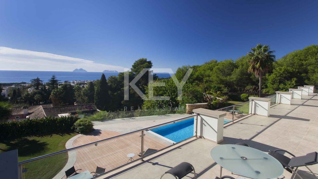 Великолепная вилла с панорамным видом на море на продажу, Марбелья Золотая Миля
