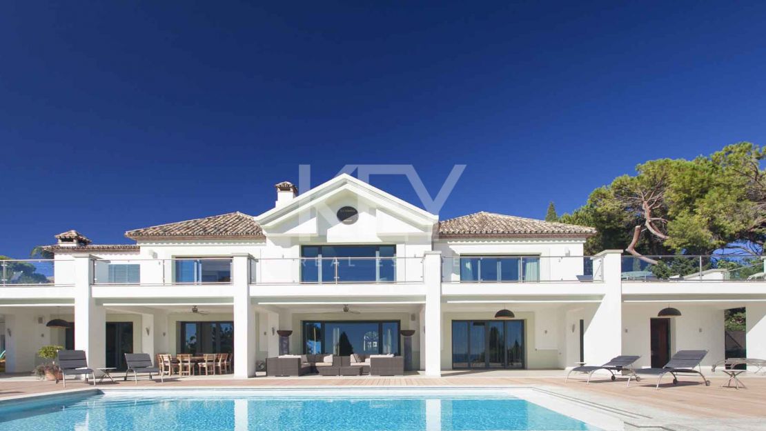Великолепная вилла с панорамным видом на море на продажу, Марбелья Золотая Миля