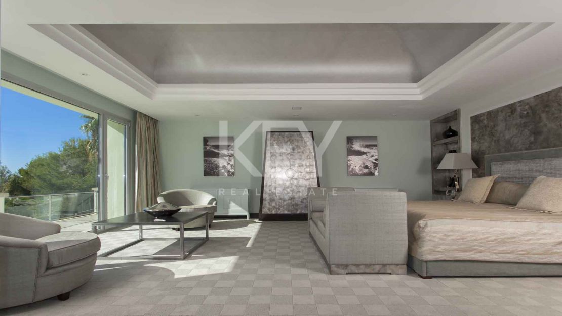 Великолепная вилла с панорамным видом на море на продажу, Марбелья Золотая Миля