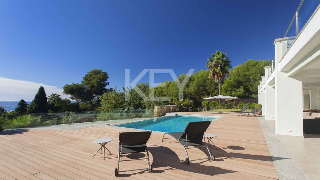 Великолепная вилла с панорамным видом на море на продажу, Марбелья Золотая Миля