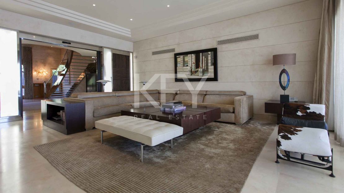 Великолепная вилла с панорамным видом на море на продажу, Марбелья Золотая Миля