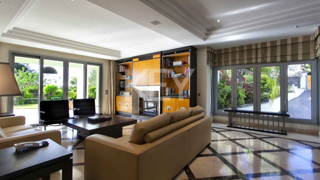 Великолепная вилла с панорамным видом на море на продажу, Марбелья Золотая Миля