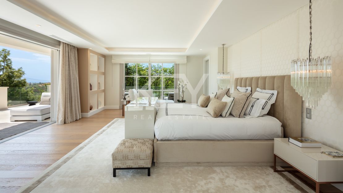  Villa en primera línea de golf en venta en comunidad cerrada en Aloha, Nueva Andalucía