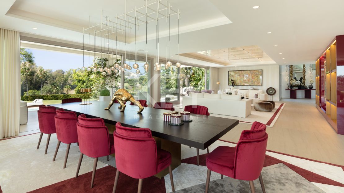  Villa en primera línea de golf en venta en comunidad cerrada en Aloha, Nueva Andalucía