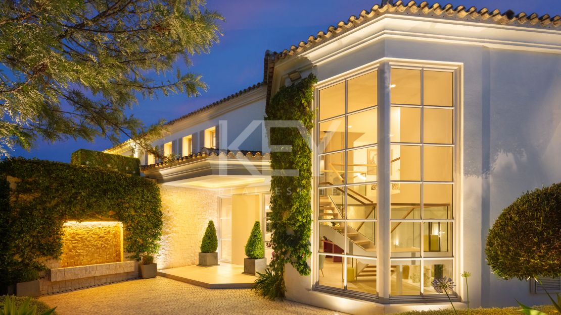  Villa en primera línea de golf en venta en comunidad cerrada en Aloha, Nueva Andalucía