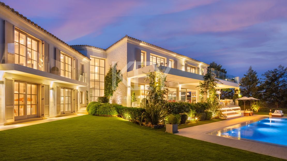  Villa en primera línea de golf en venta en comunidad cerrada en Aloha, Nueva Andalucía