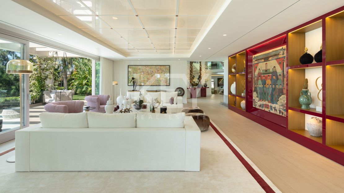  Villa en primera línea de golf en venta en comunidad cerrada en Aloha, Nueva Andalucía