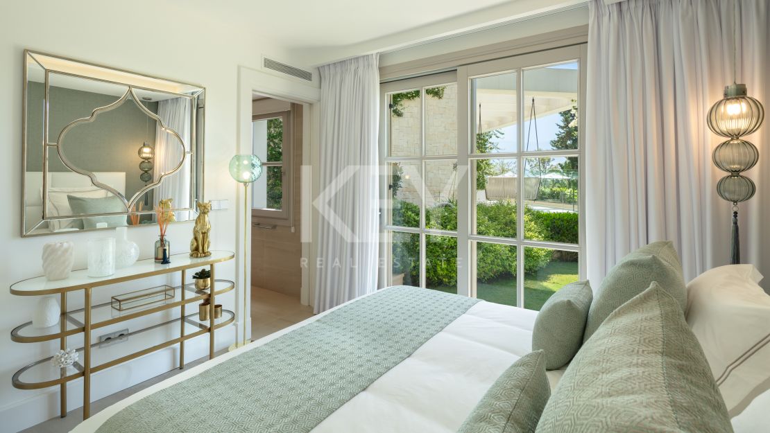  Villa en primera línea de golf en venta en comunidad cerrada en Aloha, Nueva Andalucía