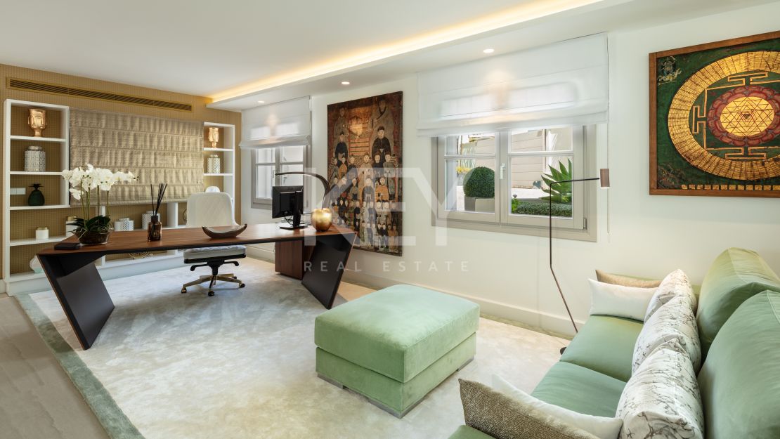  Villa en primera línea de golf en venta en comunidad cerrada en Aloha, Nueva Andalucía