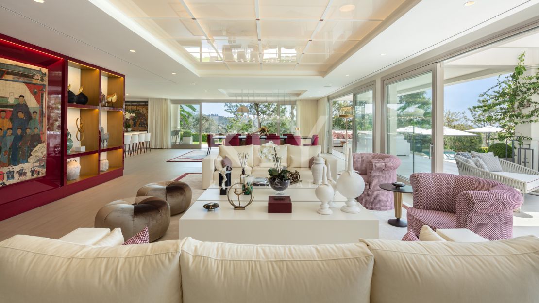  Villa en primera línea de golf en venta en comunidad cerrada en Aloha, Nueva Andalucía