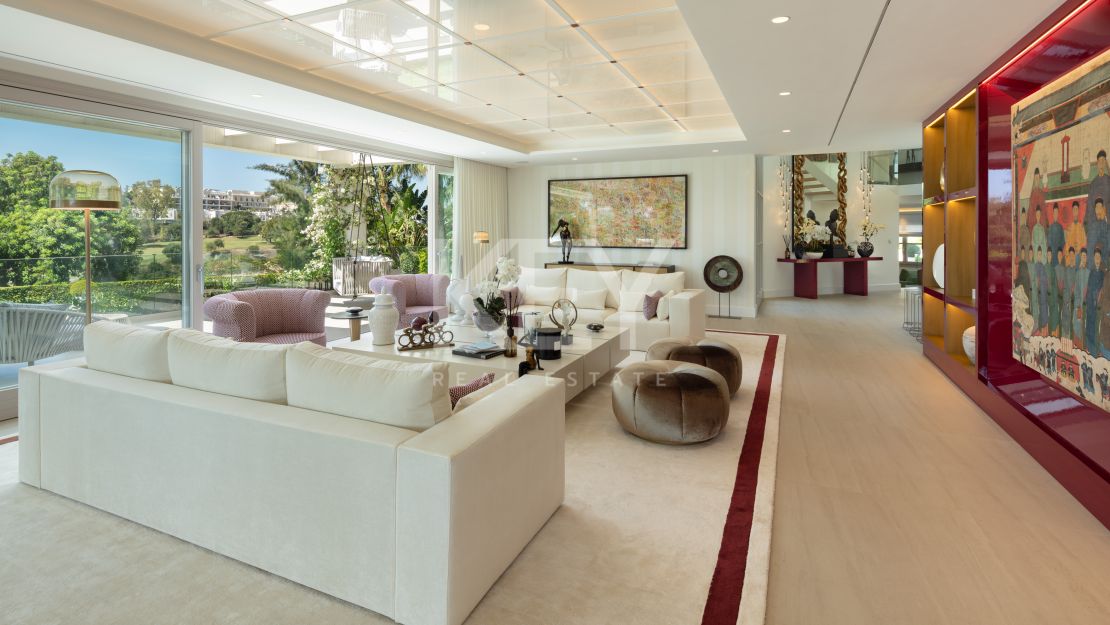  Villa en primera línea de golf en venta en comunidad cerrada en Aloha, Nueva Andalucía