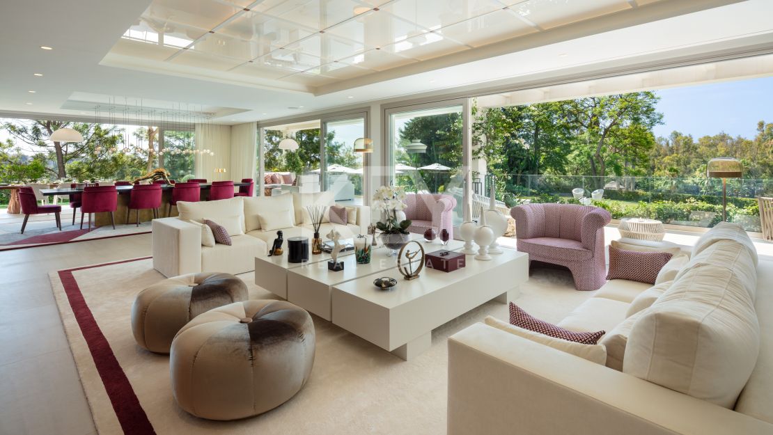  Villa en primera línea de golf en venta en comunidad cerrada en Aloha, Nueva Andalucía