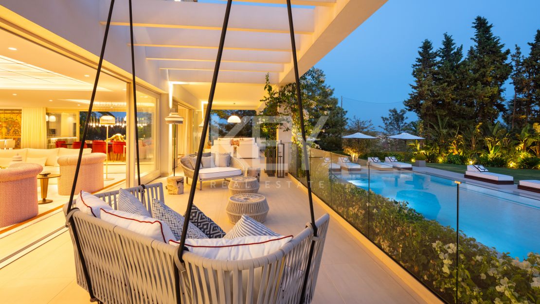  Villa en primera línea de golf en venta en comunidad cerrada en Aloha, Nueva Andalucía