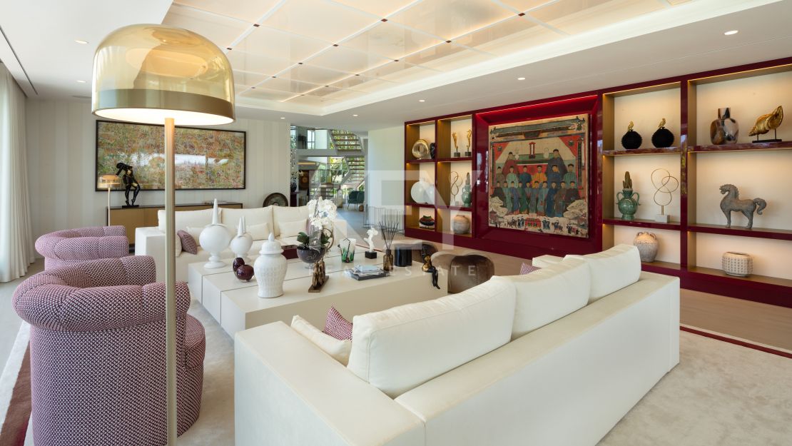  Villa en primera línea de golf en venta en comunidad cerrada en Aloha, Nueva Andalucía