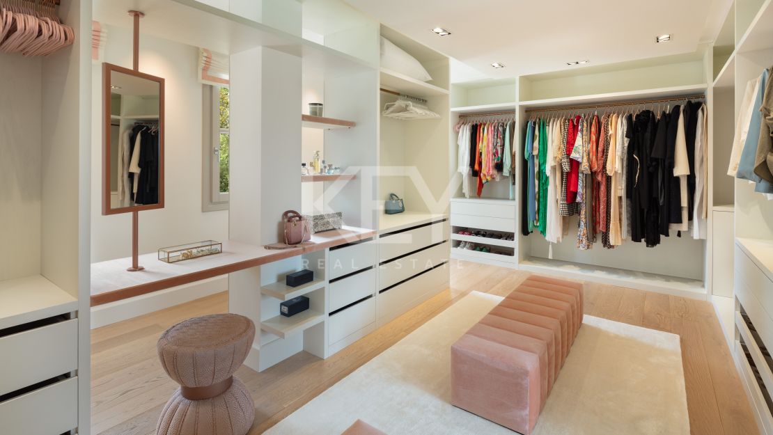  Villa en primera línea de golf en venta en comunidad cerrada en Aloha, Nueva Andalucía