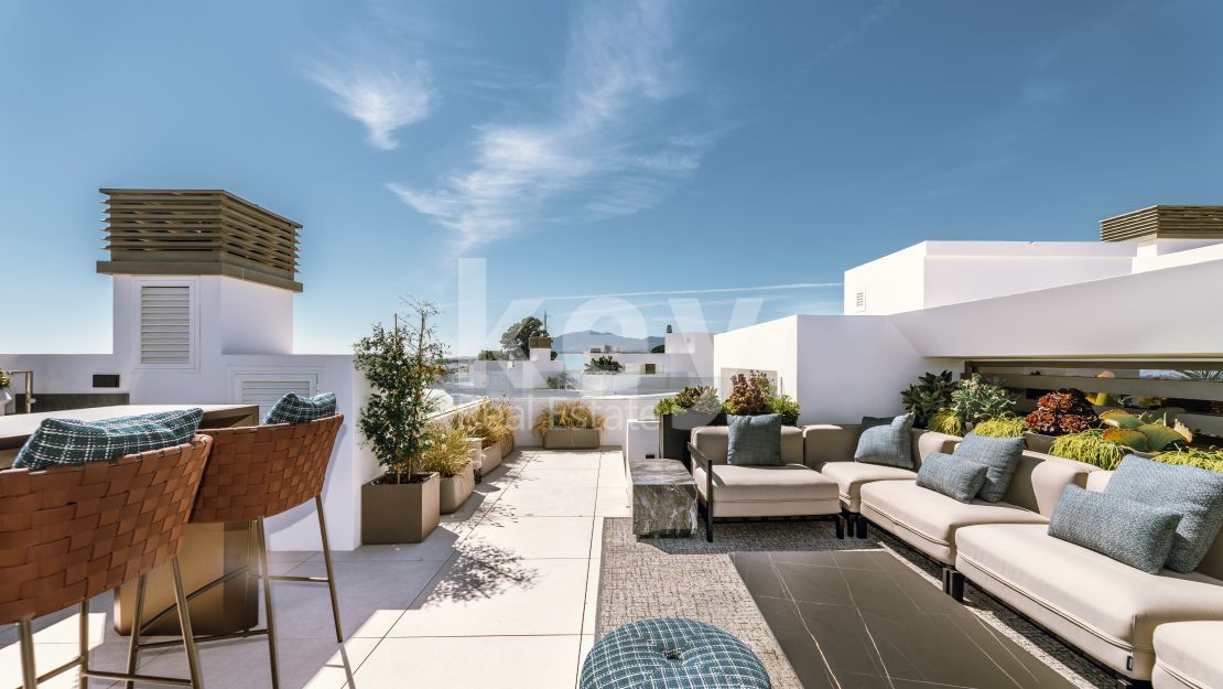 Dazzling brand new semi-attached villa close to all amenities in Nueva Andalucía