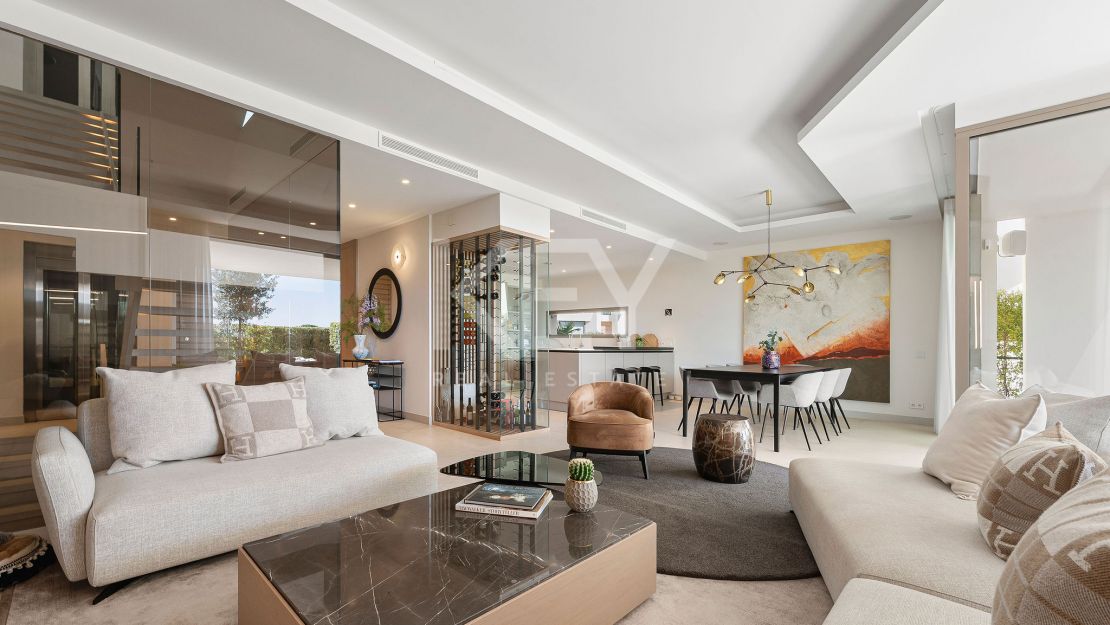 Moderna villa pareada con piscina en la azotea y vistas al mar en Nueva Andalucía