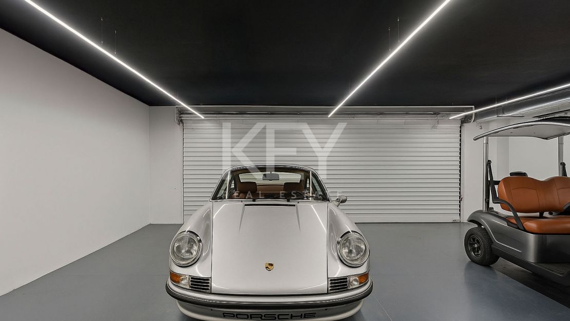 Moderna villa pareada con piscina en la azotea y vistas al mar en Nueva Andalucía