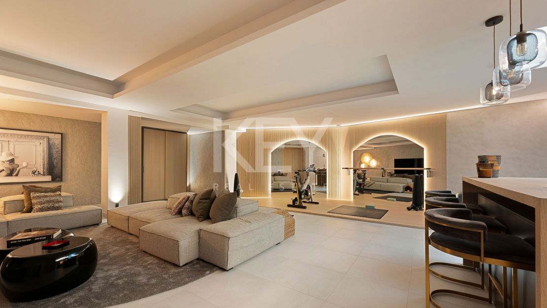 Moderna villa pareada con piscina en la azotea y vistas al mar en Nueva Andalucía