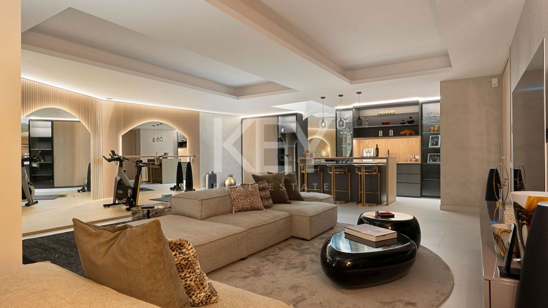 Moderna villa pareada con piscina en la azotea y vistas al mar en Nueva Andalucía