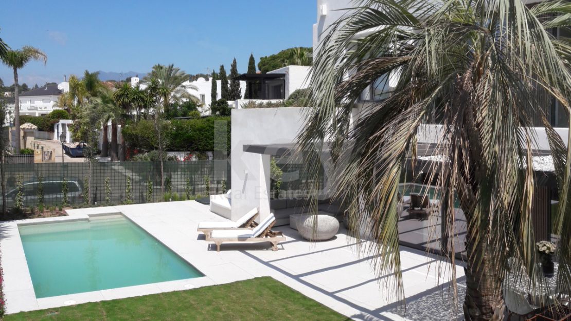 Una villa moderna en alquiler larga temporada en Milla de Oro, Marbella