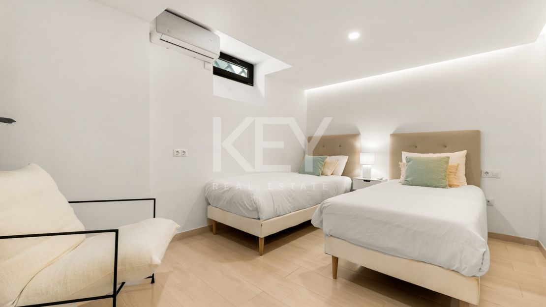 Villa Banús: villa in prime location - Puerto Banus, Marbella