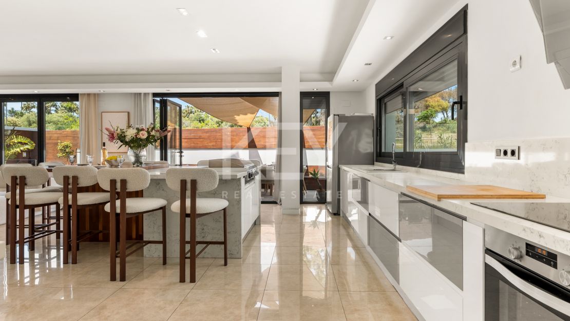 Villa Banús: villa in prime location - Puerto Banus, Marbella