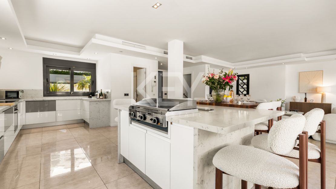 Villa Banús: villa in prime location - Puerto Banus, Marbella