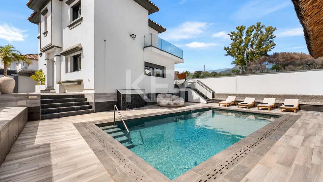 Villa Banús: villa in prime location - Puerto Banus, Marbella