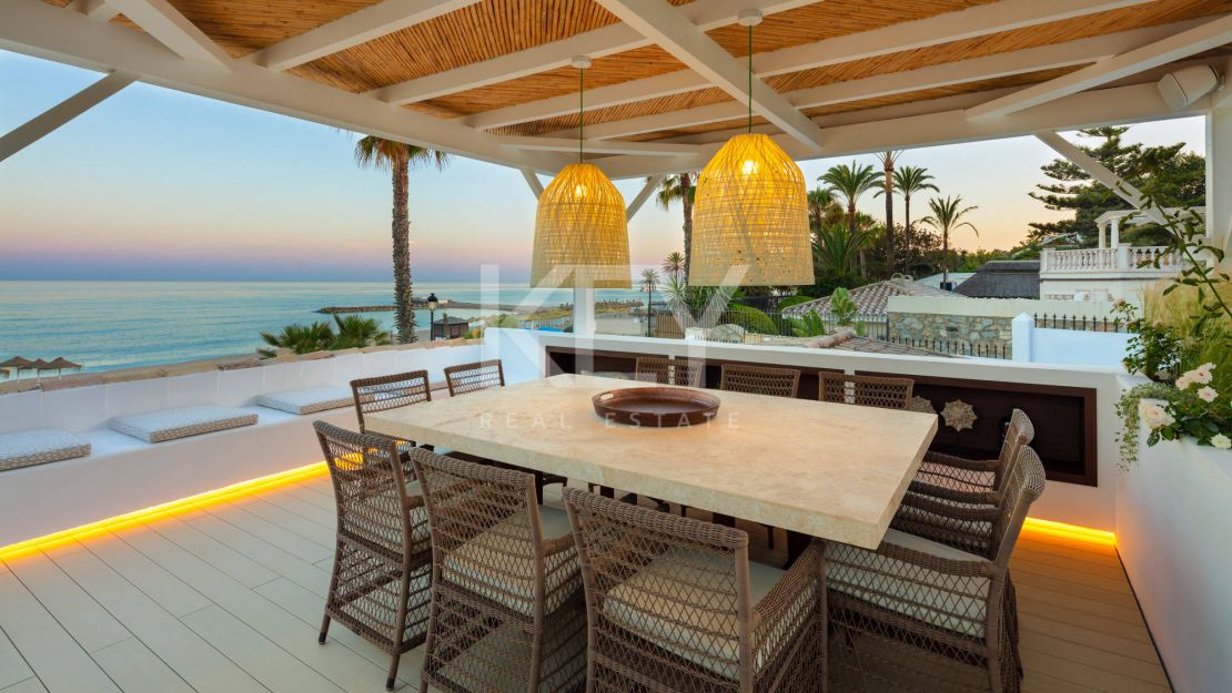 Villa Verity: Stunning Beachfront Villa for Holiday Rental in Golden Mile, Marbella 