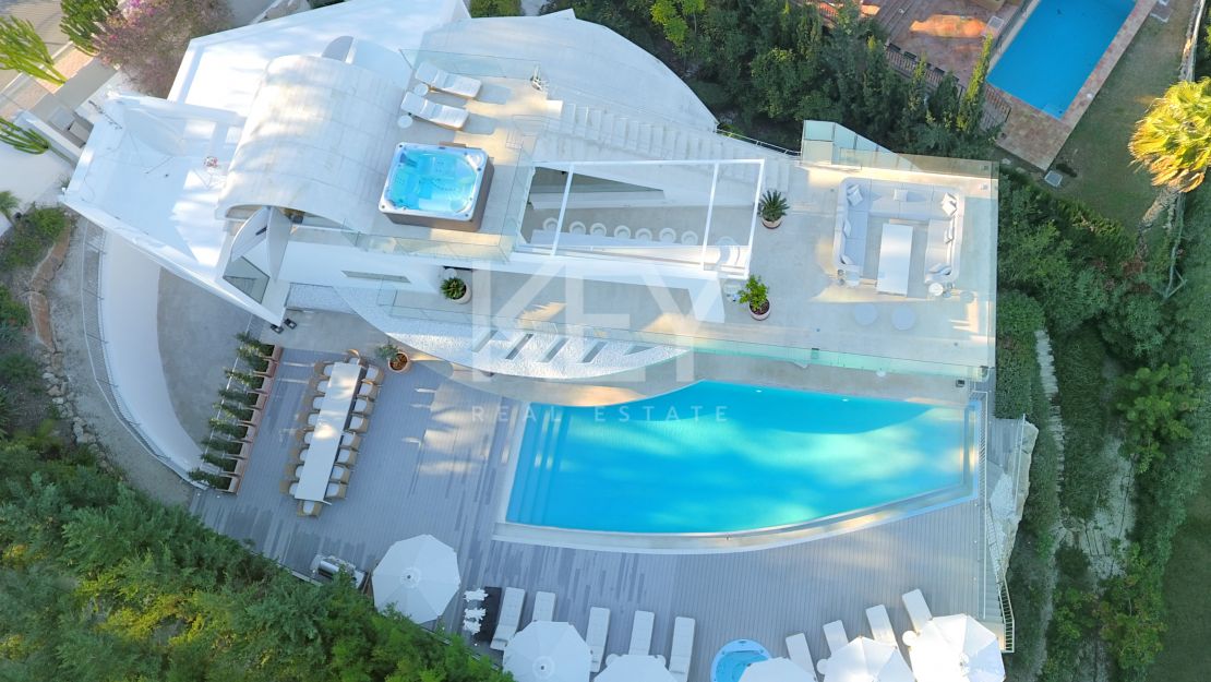 Ultimate Luxury Retreat: Villa Sunshine - Short-Term Rent in Nueva Andalucía